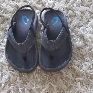Toddler boy OluKai flip flops
